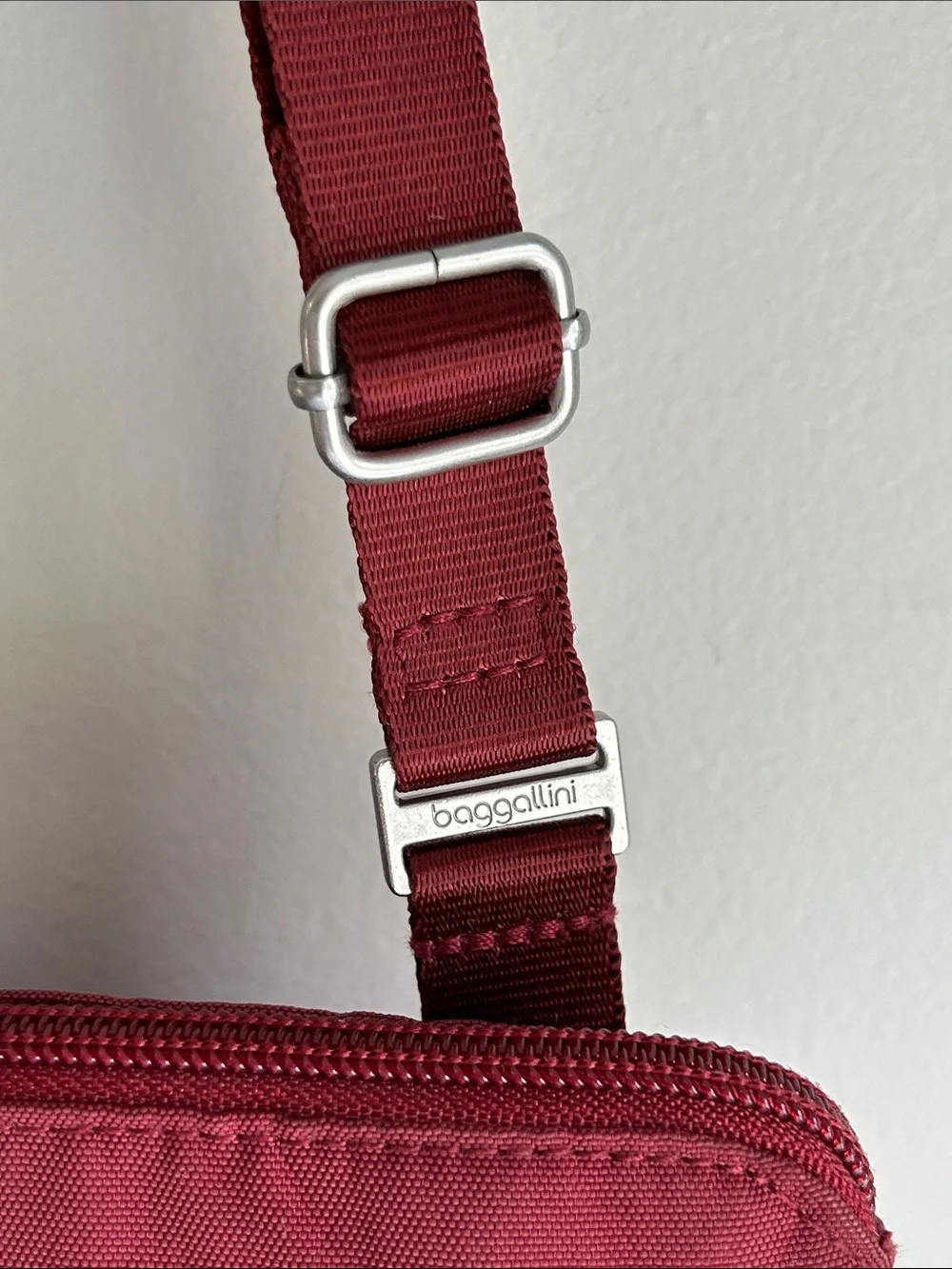 Baggallini Crossbody Bag in Maroon Red